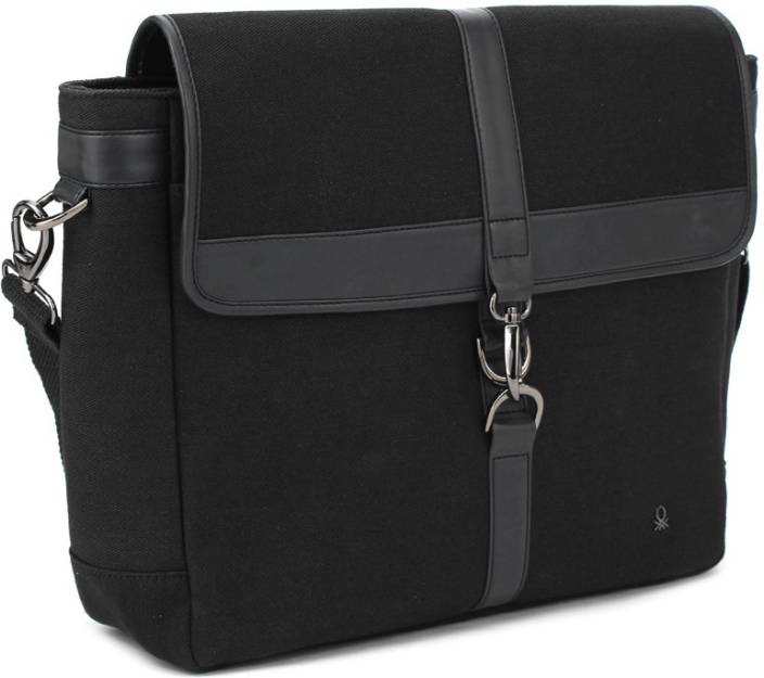 United Colors of Benetton Messenger Bag  (100)